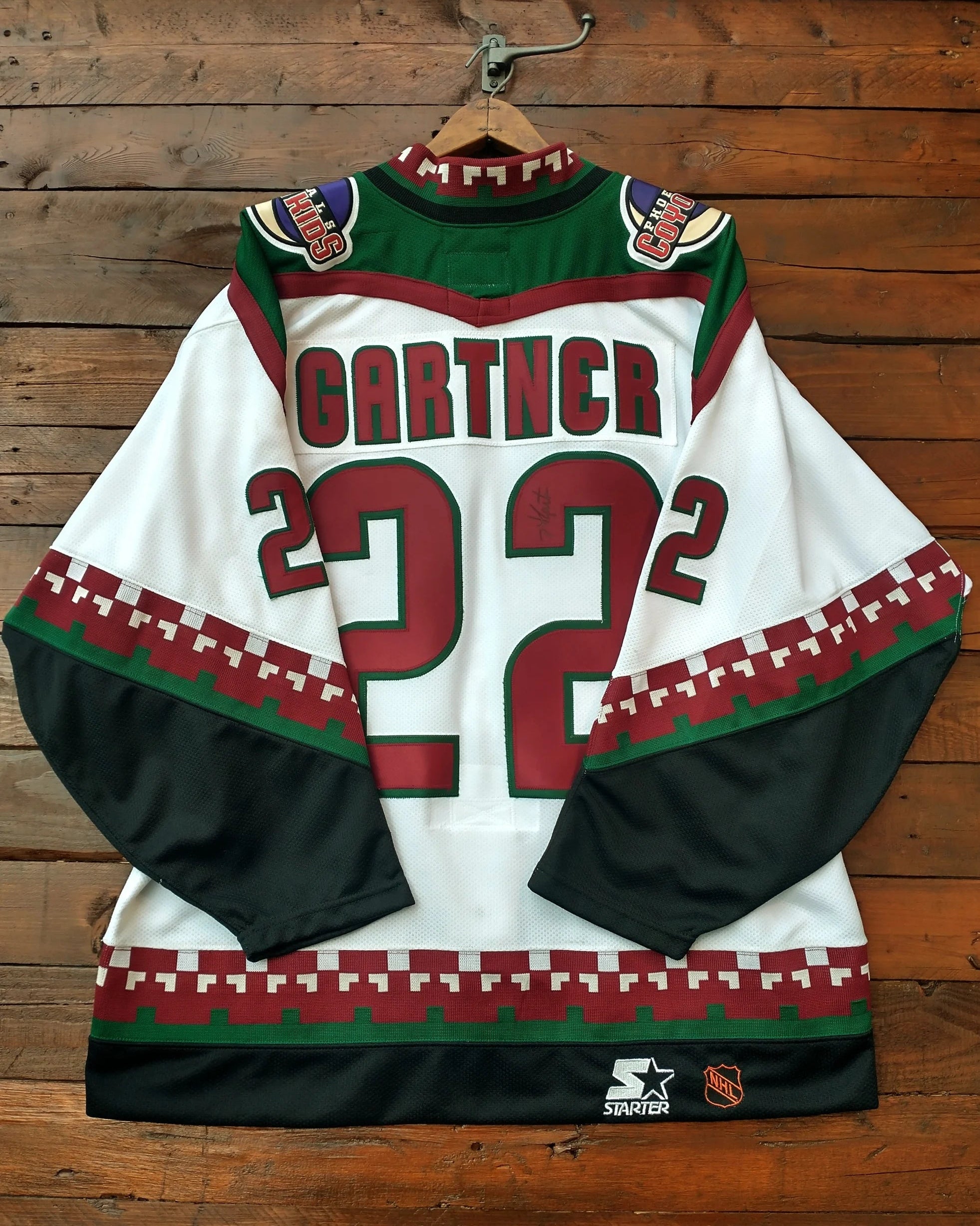 Hockey jersey with 'Gartnecr' and number '22' on a wooden background
